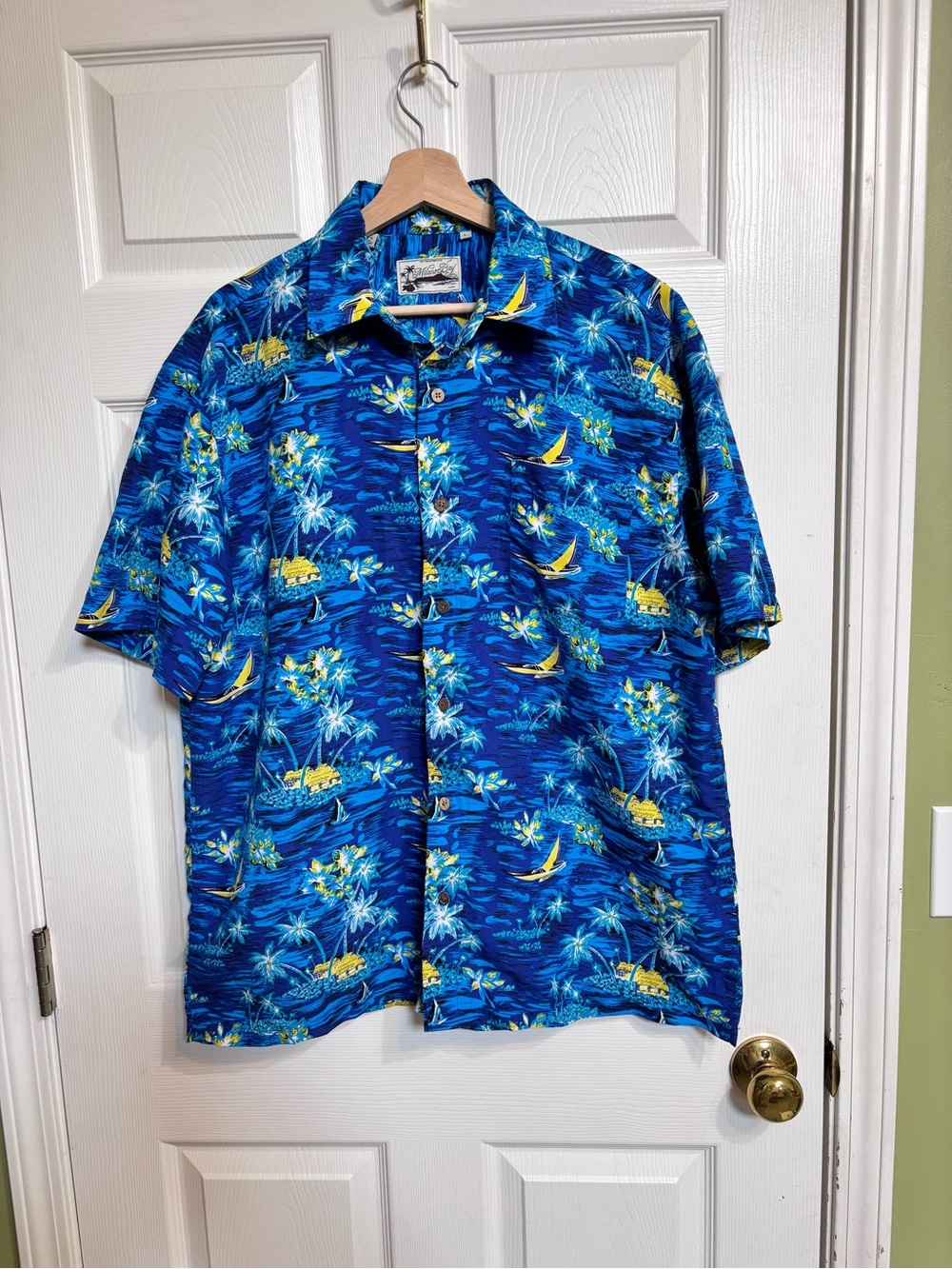 EUC Milano Bay Blue Tropical Print Short Sleeve Button-Down Shirt